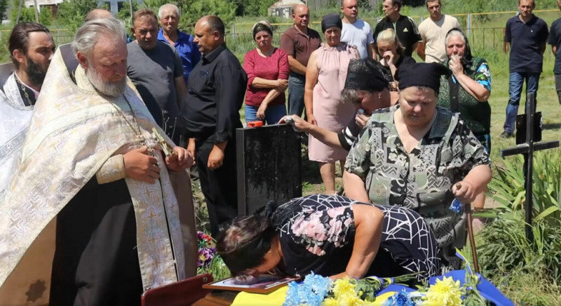 На Чернігівщині провели в останню путь воїна
