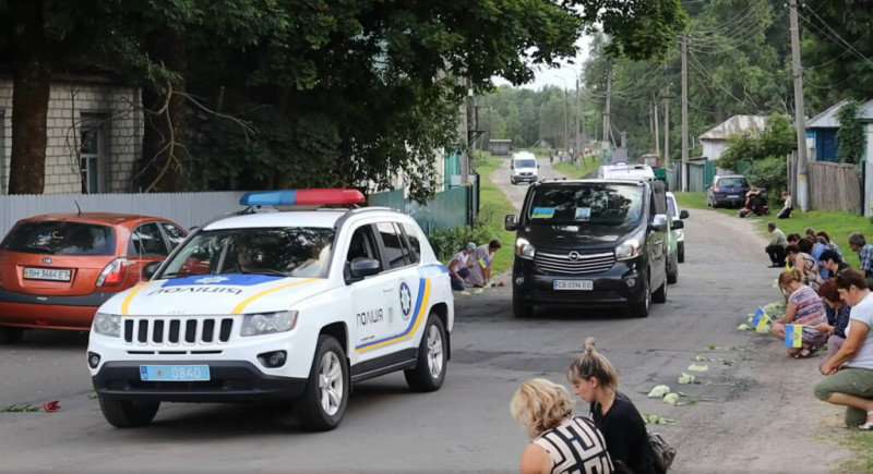 На Чернігівщині провели в останню путь воїна