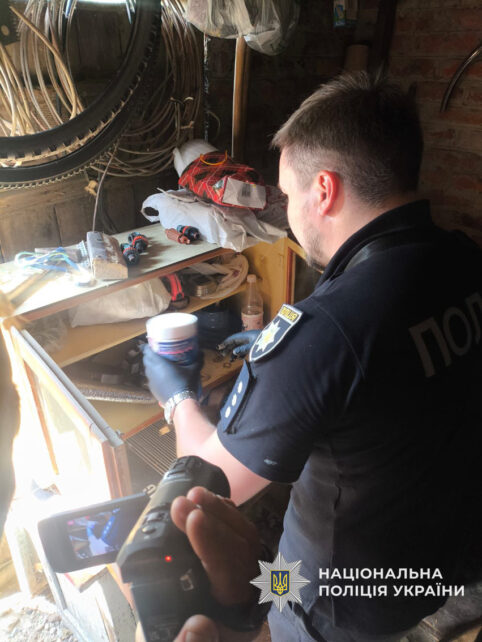 На Чернігівщині затримали чоловіка, який торгував нарковмісними препаратами (Фото)