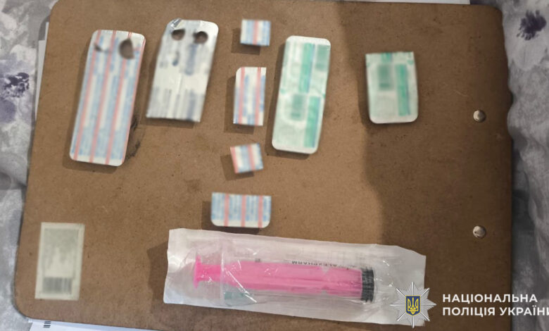 На Чернігівщині затримали чоловіка, який торгував нарковмісними препаратами (Фото)