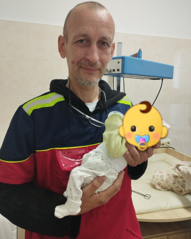 На Чернігівщині жінка народила у кареті «швидкої»