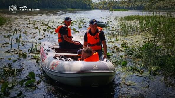 На Чернігівщині знайшли зниклого на Десні чоловіка: потерпілого доправили до берега (Фото)