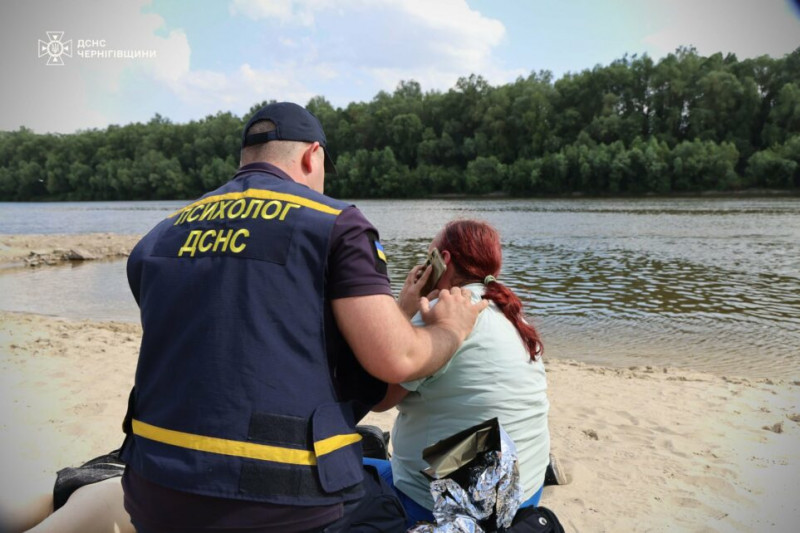 Потонула на очах у відпочивальників: подробиці трагедії на пляжі «Золотий берег» у Чернігові (Фото)
