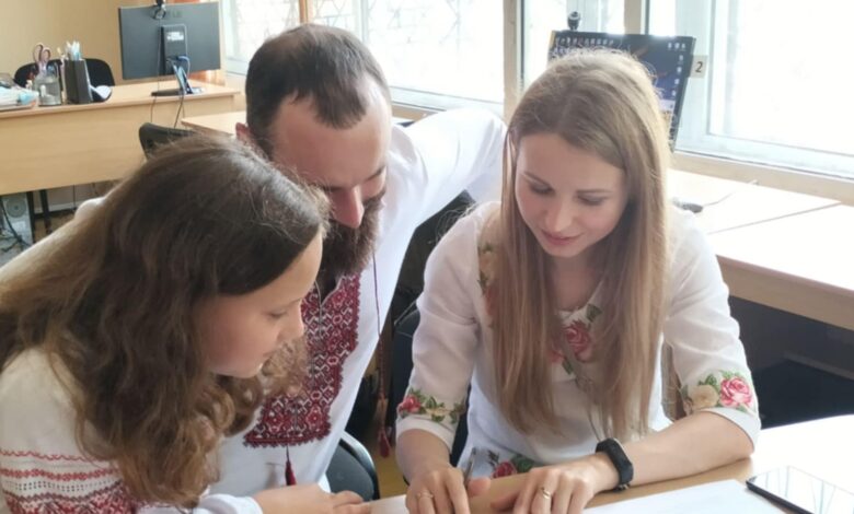 «Родинні посиденьки»: на Чернігівщині визначили родину, яка читає найбільше
