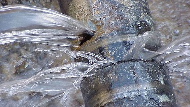 У Чернігові стався порив на приватній лінії водопроводу