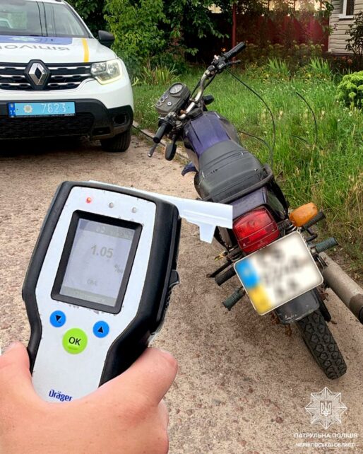 У Чернігові впіймали п’яного підлітка на мотоциклі, який неодноразово порушував ПДР