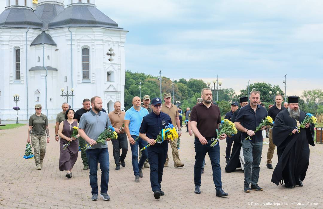 У Чернігові вшанували Захисників і Захисниць України, добровольців і цивільних, які були страчені, закатовані або загинули у полоні