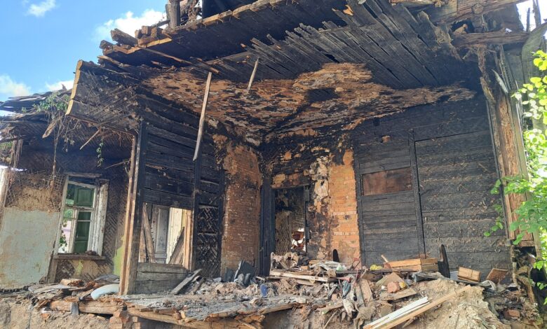 У Чернігові зникає дерев’яна забудова: останні дні будинку на вулиці Гоголя (Фото)