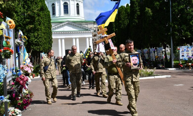 У Ніжині прощалися з молодим Захисником