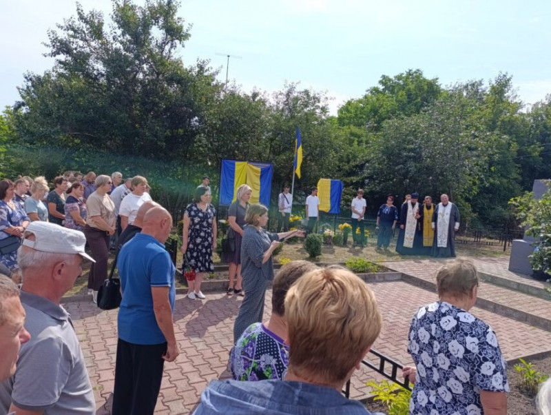 У селі на Чернігівщині відкрили Алею Пам’яті про закатованих у полоні під час окупації села (Фото)