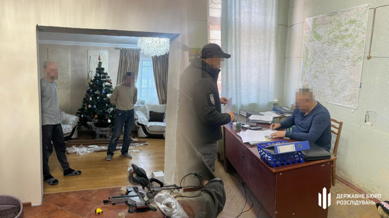 На Чернігівщині ДБР повідомило про підозру військовому, який за гроші хотів вивести мобілізованого з навчального центру