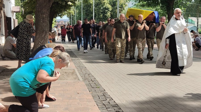 На Чернігівщині попрощалися з захисниками Олегом Гомоном, Станіславом Голубом, Ігорем Синицьким та Максимом Литвином