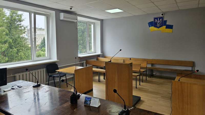 Протікає дах, є пліснява та сиплеться штукатурка: в яких умовах проживають ВПО у гуртожитку коледжу, що на Чернігівщині