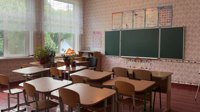 "Наші діти не підуть ні в яку іншу школу": на Чернігівщині закривають Берестовецьку гімназію