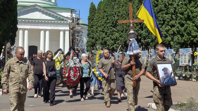 Попрощалися з трьома захисниками на Чернігівщині — Олександром Герасименком, Сергієм Солов'єм та Віталієм Калеником