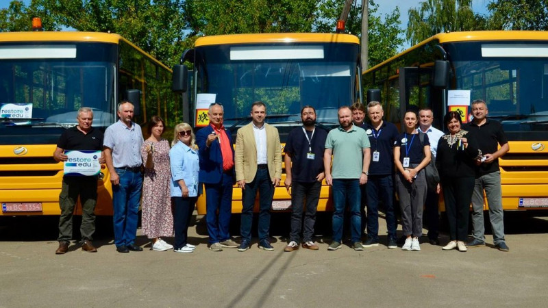 Шість громад Чернігівщини отримали шкільні автобуси від французької організації ACTED