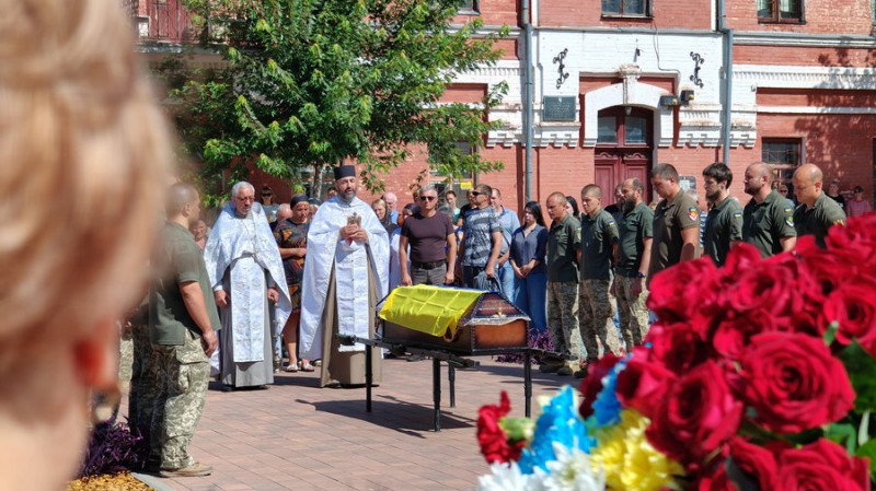Попрощалися з двома загиблими бійцями з Чернігівщини: Русланом Шуйським та Ігорем Шостаком