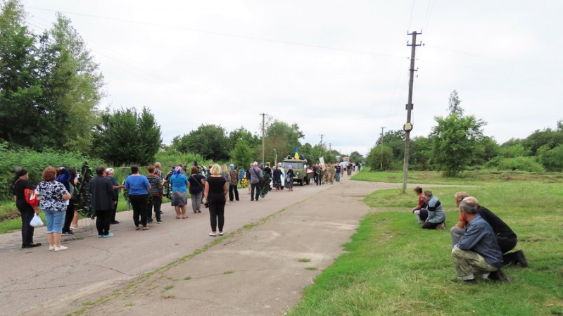 У Ріпкинській громаді на Чернігівщині попрощалися із захисником Володимиром Позняком