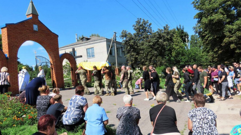 На Чернігівщині попрощалися з захисниками Олегом Гомоном, Станіславом Голубом, Ігорем Синицьким та Максимом Литвином