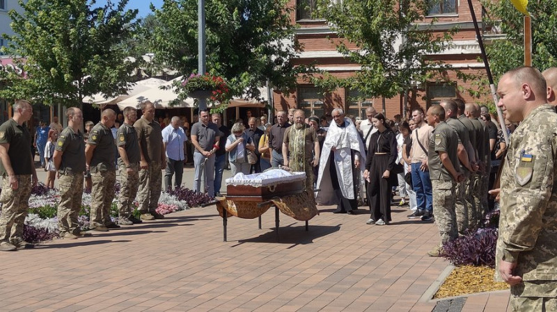 Попрощалися з трьома захисниками на Чернігівщині — Олександром Герасименком, Сергієм Солов'єм та Віталієм Калеником