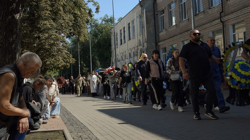 На Чернігівщині попрощалися з трьома захисниками: Олексієм Овдієнком, Михайлом Хрипком та Олександром Гомоляком