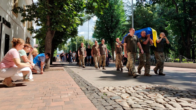 На Чернігівщині попрощалися з військовими Євгенієм Гурбичем та Максимом Кушеваровим
