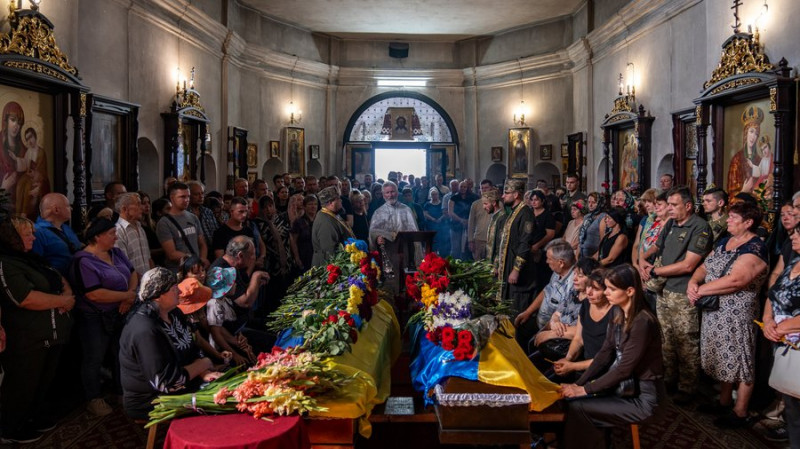 На Чернігівщині попрощалися з захисниками Олегом Гомоном, Станіславом Голубом, Ігорем Синицьким та Максимом Литвином
