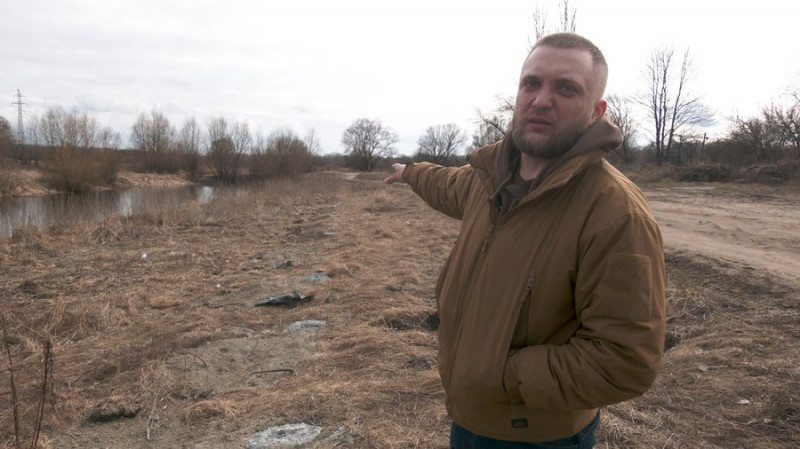 Біля водойми у Чернігові прибрали залишки фортифікацій та продовжують будівництво