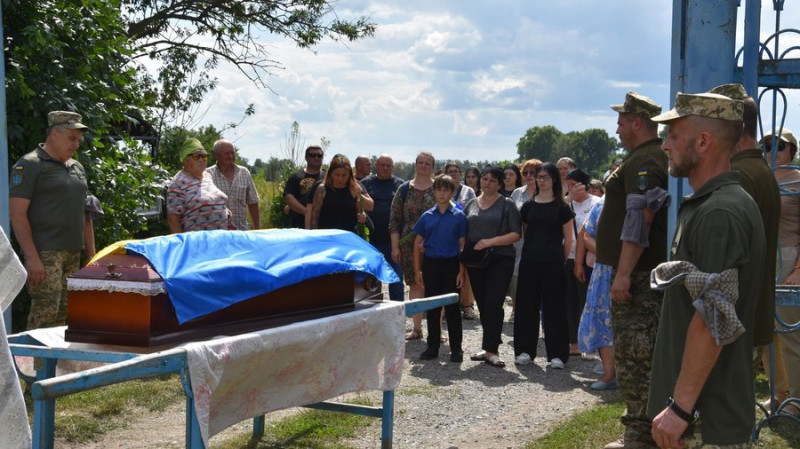 На Чернігівщині попрощалися з захисниками Сергієм Прокопчуком та Миколою Гавришем