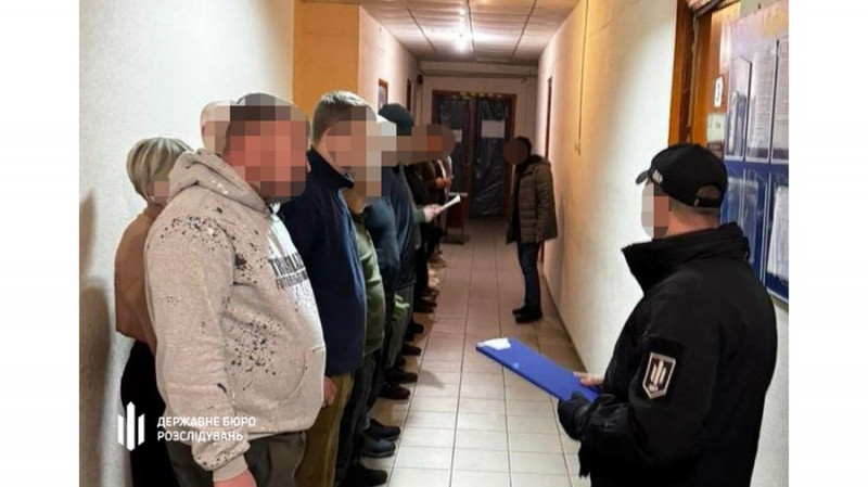 Військові чергували у вигаданому штабі й робили ремонт у командира частини: ДБР оголосила про підозру офіцерам