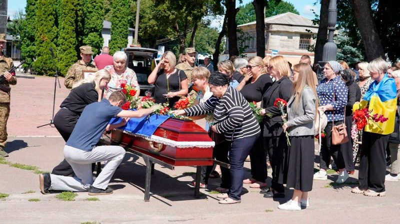 Попрощалися з загиблими захисниками на Чернігівщині – Романом Стецюком та В'ячеславом Лободою