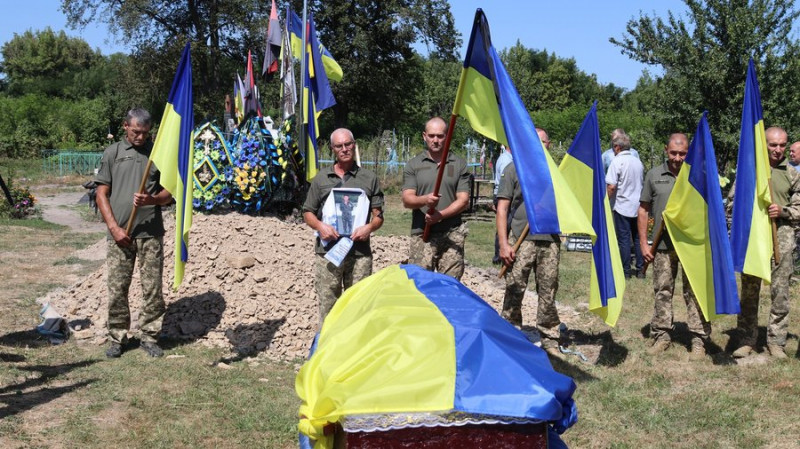 На Чернігівщині попрощалися з трьома захисниками України: Євгеном Сутулою, Ігорем Розсудовським та Миколою Примаком