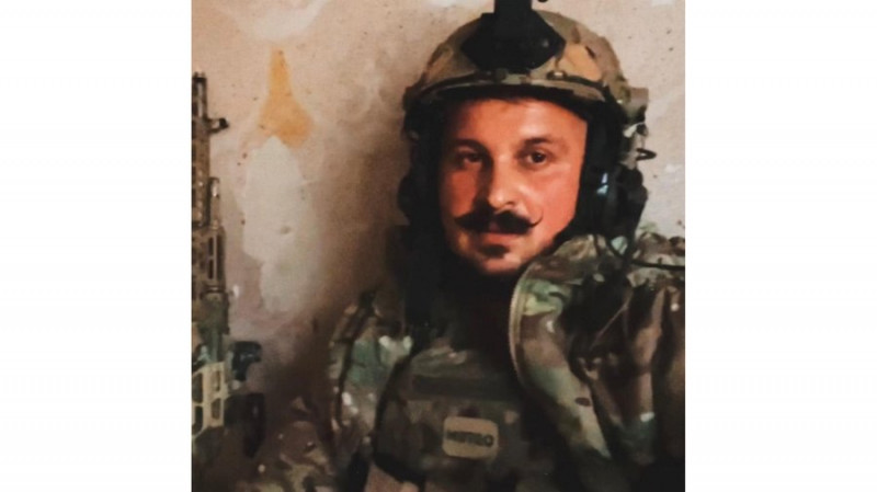 Офіцер Віталій Седюк заявив про погрози від керівництва після допису відео поцілунку з партнером. Що кажуть у бригаді