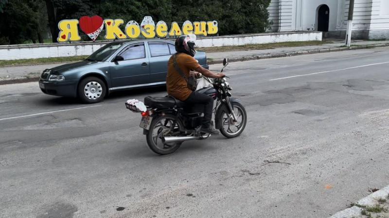 "Їздять, створюють шум, люди думають, що «шахеди» летять": чи законно забороняти рух мотоциклів на Чернігівщині