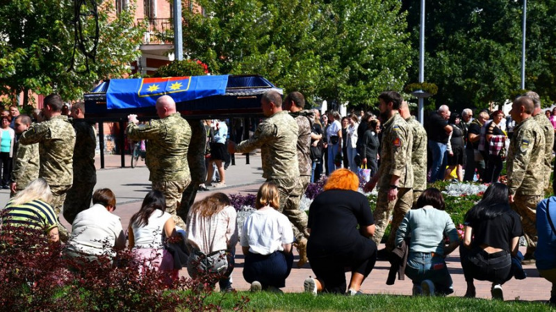На Чернігівщині попрощалися з захисником України Олексієм Хоменком, який загинув понад вісім місяців тому на Донеччині