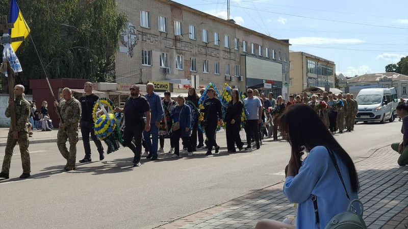 На Чернігівщині попрощалися з трьома захисниками: Олексієм Овдієнком, Михайлом Хрипком та Олександром Гомоляком