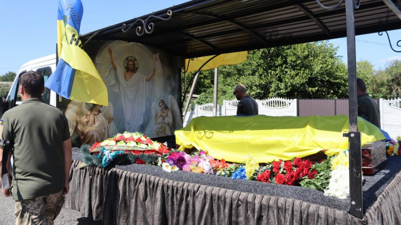 На Чернігівщині попрощалися з трьома захисниками України: Євгеном Сутулою, Ігорем Розсудовським та Миколою Примаком