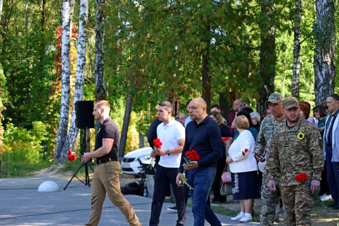 Чернігів віддав шану полеглим воїнам у День пам’яті захисників України