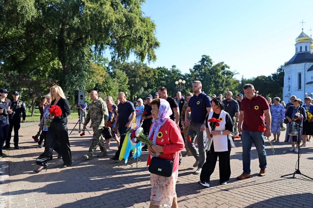 Чернігів віддав шану полеглим воїнам у День пам’яті захисників України