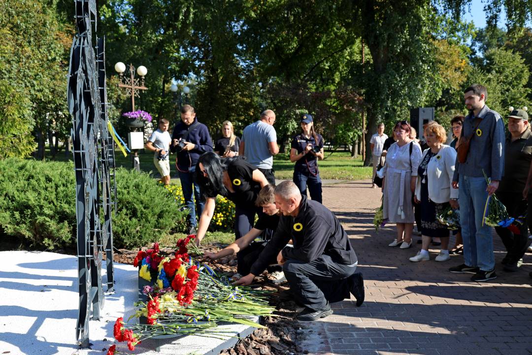 Чернігів віддав шану полеглим воїнам у День пам’яті захисників України