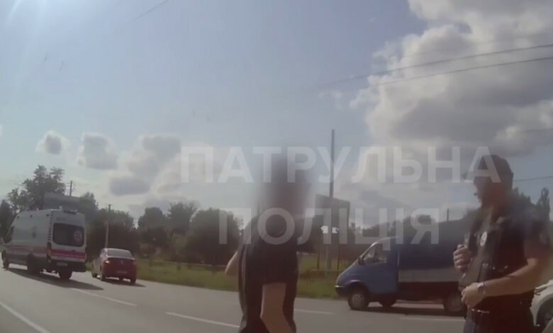 Чернігівські патрульні оперативно супроводили «швидку» з травмованим чоловіком (Відео)