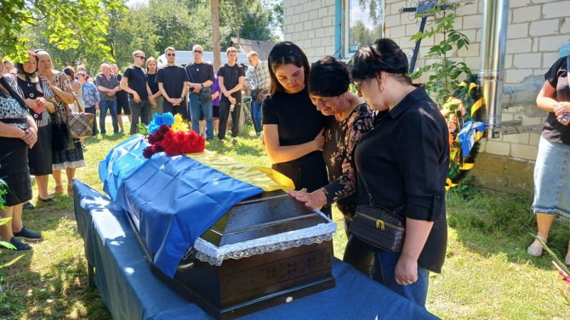 На Чернігівщині попрощалися із захисниками Михайлом Ковалем та Олександром Саченком