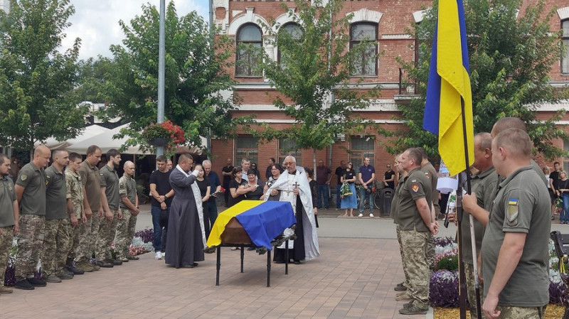 На Чернігівщині попрощалися з захисниками Олегом Гомоном, Станіславом Голубом, Ігорем Синицьким та Максимом Литвином