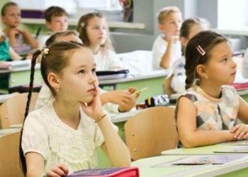 До перших класів гімназій та шкіл Чернігова зараховано 1878 дітей До перших класів гімназій та шкіл Чернігова зараховано 1878 дітей