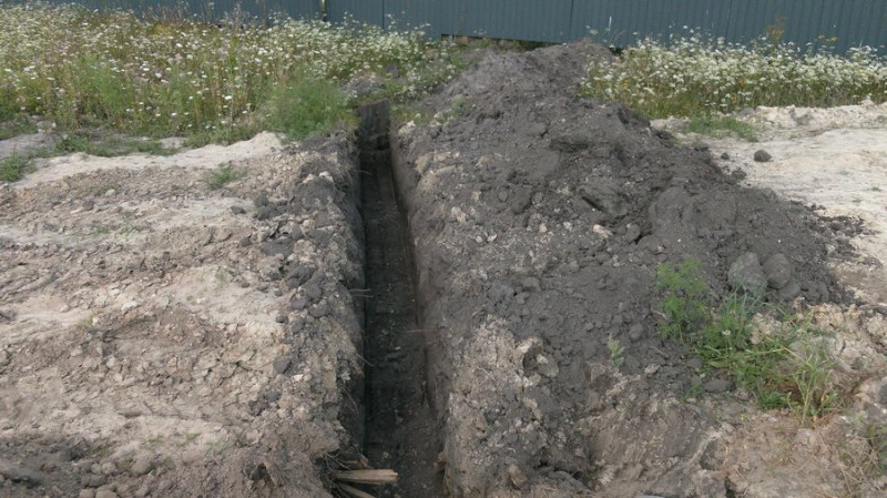 Біля водойми у Чернігові прибрали залишки фортифікацій та продовжують будівництво