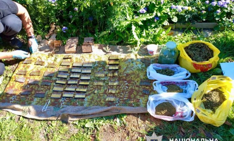 Корюківські поліцейські вилучили у чоловіка набої та наркотичні засоби