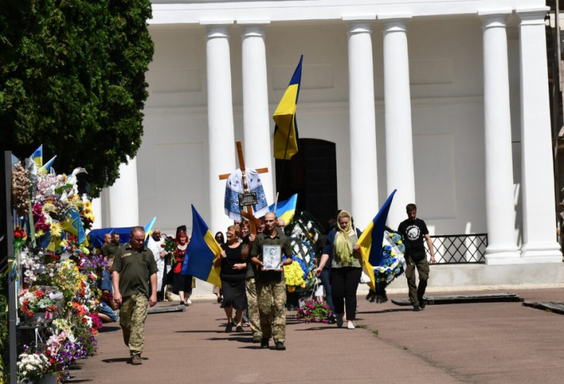Мати втратила другого сина: на Чернігівщині попрощалися із полеглим захисником