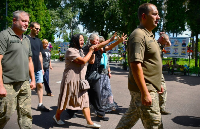 Мати втратила другого сина: на Чернігівщині попрощалися із полеглим захисником