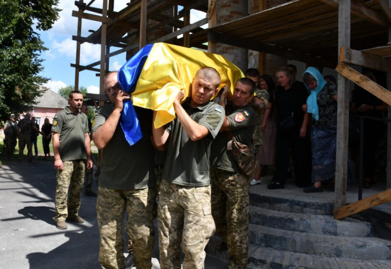 Мати втратила другого сина: на Чернігівщині попрощалися із полеглим захисником