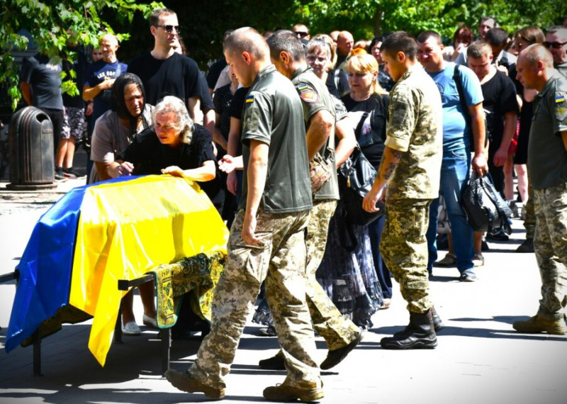 Мати втратила другого сина: на Чернігівщині попрощалися із полеглим захисником